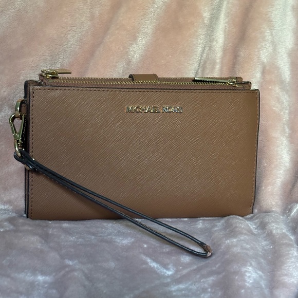 Michael Kors Wallet - Picture 1 of 7